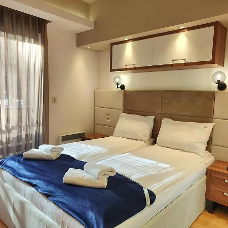 Velika Recepcija 38 Apartment