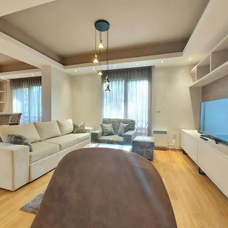 Velika Recepcija 38 Apartment *