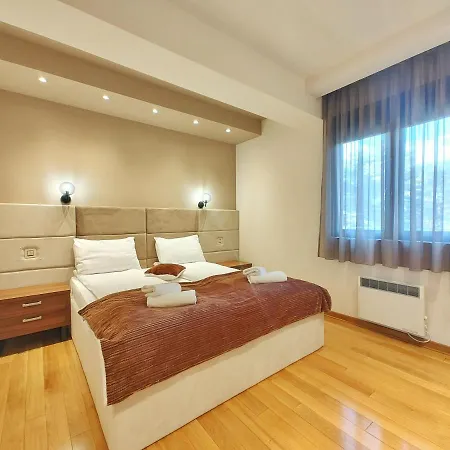 Velika Recepcija 38 Apartment